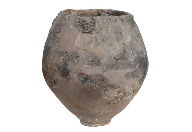 A neolithic jar from Khramis Didi-Gora, Georgia. (AFP/Georgian National Museum) A neolithic jar from Khramis Didi-Gora, Georgia. (AFP/Georgian National Museum)