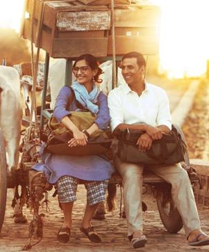 Sonam Kapoor and Akshay Kumar in the first look of Padman Sonam Kapoor and Akshay Kumar in the first look of Padman