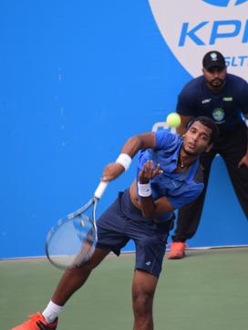 Ramkumar Ramanathan in action during ATP challenger at balewadi in Pune. (HT PHOTO)