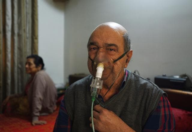 Rajendar K Mahana, 71, walked and did yoga every morning. But his smoking, one or two packs a day since he was 16, eventually caught up with him, says his wife Sharda. He was diagnosed with COPD seven years ago. Even answering the door now leaves him breathless. (Vipin Kumar / HT Photo) Rajendar K Mahana, 71, walked and did yoga every morning. But his smoking, one or two packs a day since he was 16, eventually caught up with him, says his wife Sharda. He was diagnosed with COPD seven years ago. Even answering the door now leaves him breathless. (Vipin Kumar / HT Photo)