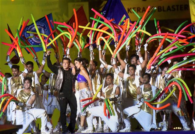 Katrina Kaif and Salman Khan with performers during the ISL 2017 opening ceremony at Jawaharlal Nehru International Stadium Kochi on Friday. (PTI) Katrina Kaif and Salman Khan with performers during the ISL 2017 opening ceremony at Jawaharlal Nehru International Stadium Kochi on Friday. (PTI)