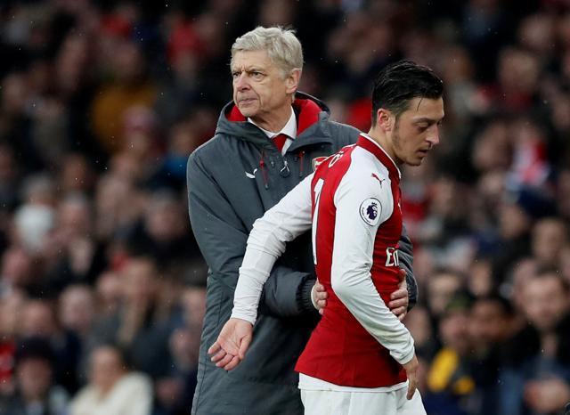Arsenal's Mesut Ozil with Arsenal manager Arsene Wenger after being substituted. (REUTERS) Arsenal's Mesut Ozil with Arsenal manager Arsene Wenger after being substituted. (REUTERS)