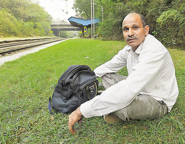 Tilak Raj prefers the Ring Rail to the Delhi Metro or buses. (Vipin Kumar/HT PHOTO) Tilak Raj prefers the Ring Rail to the Delhi Metro or buses. (Vipin Kumar/HT PHOTO)