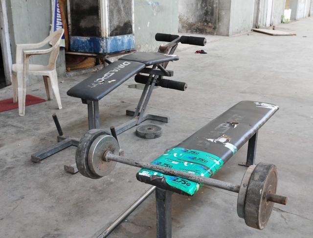 The sorry equipment the Ludhiana Basketball Academy (LBA) players have in the name of weights (gym training) . (Keshav Singh/HT Photo) The sorry equipment the Ludhiana Basketball Academy (LBA) players have in the name of weights (gym training) . (Keshav Singh/HT Photo)