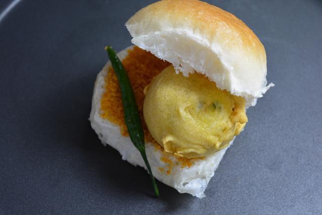The vada pav concept started around the 1970s. (Shuttertock) The vada pav concept started around the 1970s. (Shuttertock)