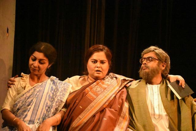 Sohini Sengupta (centre) in the role of Kadambini Ganguly in Nandikar’s play. (Photo Courtesy: Nandikar) Sohini Sengupta (centre) in the role of Kadambini Ganguly in Nandikar’s play. (Photo Courtesy: Nandikar)