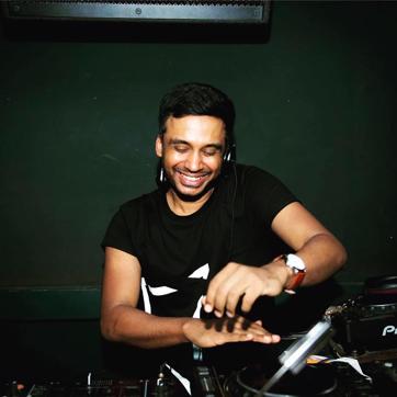 Catch Nawed Khan live for a musical evening some foot-tapping numbers. (HT Photo) Catch Nawed Khan live for a musical evening some foot-tapping numbers. (HT Photo)