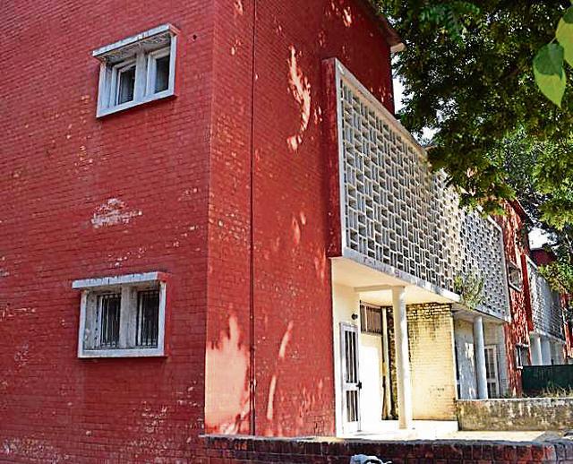 Small windows to save on the cost of wood. (Sikander Singh/HT) Small windows to save on the cost of wood. (Sikander Singh/HT)
