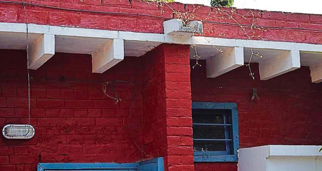 Using pre-cast gargoyles for draining rain water instead of rain water pipes. (Sikander Singh/HT) Using pre-cast gargoyles for draining rain water instead of rain water pipes. (Sikander Singh/HT)