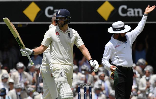 England's batsman Dawid Malan (L) celebrates his half century. (AFP) England's batsman Dawid Malan (L) celebrates his half century. (AFP)
