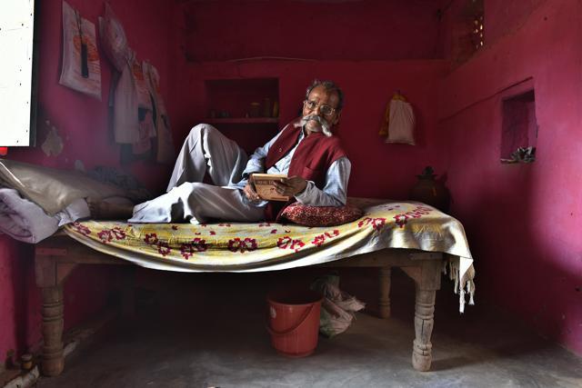 Bahadur Singh, 77. After spending about 10 years as a bandit, he surrendered in 1972. He now lives at Gandhi Ashram, an ashram run by former bandits in Morena, where they weave yarn, keep bees for honey and also grow various trees. (Raj K Raj/HT Photo) Bahadur Singh, 77. After spending about 10 years as a bandit, he surrendered in 1972. He now lives at Gandhi Ashram, an ashram run by former bandits in Morena, where they weave yarn, keep bees for honey and also grow various trees. (Raj K Raj/HT Photo)