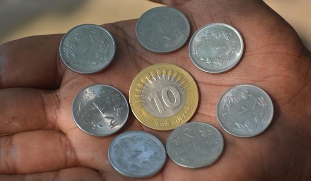 RBI guidelines clearly instruct banks to take coins from customers. (HT Photo) RBI guidelines clearly instruct banks to take coins from customers. (HT Photo)