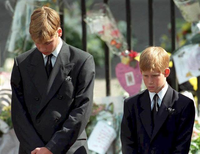 (FILES) This file photo taken on September 06, 1997 shows Prince William (left) and Prince Harry (R), the sons of Diana, Princess of Wales, bowing their heads as their mother's coffin is taken out of Westminster Abbey following her funeral service. (AFP) (FILES) This file photo taken on September 06, 1997 shows Prince William (left) and Prince Harry (R), the sons of Diana, Princess of Wales, bowing their heads as their mother's coffin is taken out of Westminster Abbey following her funeral service. (AFP)