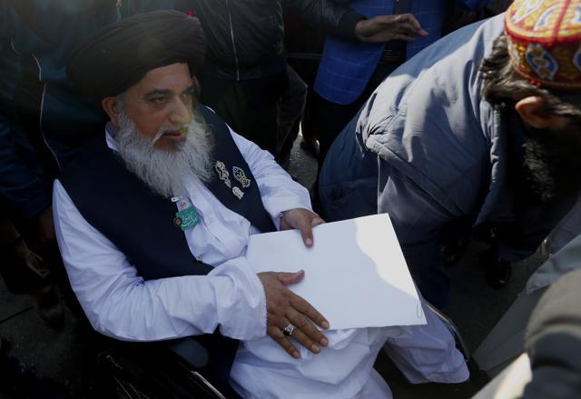 Head of the radical religious party Tehreek-e-Labbaik Pakistan, Khadim Hussain Rizvi, arrives for a news conference regarding his talks with the government to end the sit-in protest in Islamabad on November 27, 2017. (AP) Head of the radical religious party Tehreek-e-Labbaik Pakistan, Khadim Hussain Rizvi, arrives for a news conference regarding his talks with the government to end the sit-in protest in Islamabad on November 27, 2017. (AP)