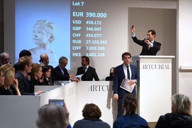 Auctioneer Matthieu Fournier (R) calls the sale at 390,000 euros for the sculpture "La Petite Chatelaine." (AFP) Auctioneer Matthieu Fournier (R) calls the sale at 390,000 euros for the sculpture "La Petite Chatelaine." (AFP)