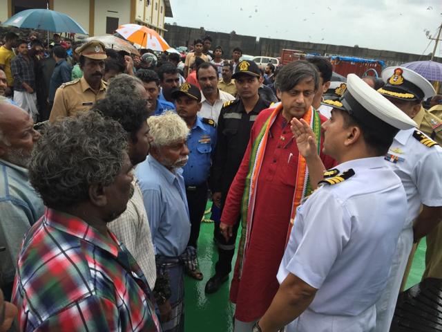 Congress MP Shashi Tharoor overseeing rescue arrangements at Shangumugam in Thiruvananthapuram. (HT PHOTO) Congress MP Shashi Tharoor overseeing rescue arrangements at Shangumugam in Thiruvananthapuram. (HT PHOTO)