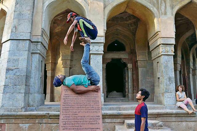 The plaque at Mohammed Shah’s tomb in Lodhi Garden. (Mayank Austen Soofi)