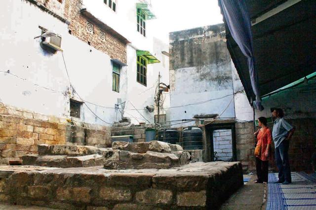 Raziya Sultan’s tomb in Bulbuli Khana, Old Delhi. (Mayank Austen Soofi)