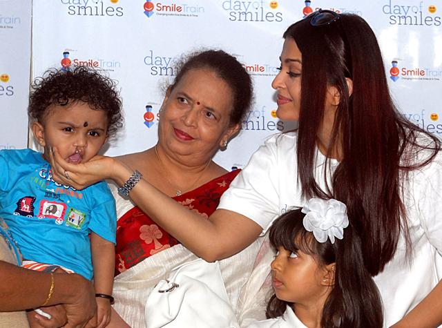 Aishwarya Rai Bachchan (R) poses for a photograph with her daughter Aaradhya (2R) during a promotional event in Mumbai on November 20. (AFP) Aishwarya Rai Bachchan (R) poses for a photograph with her daughter Aaradhya (2R) during a promotional event in Mumbai on November 20. (AFP)