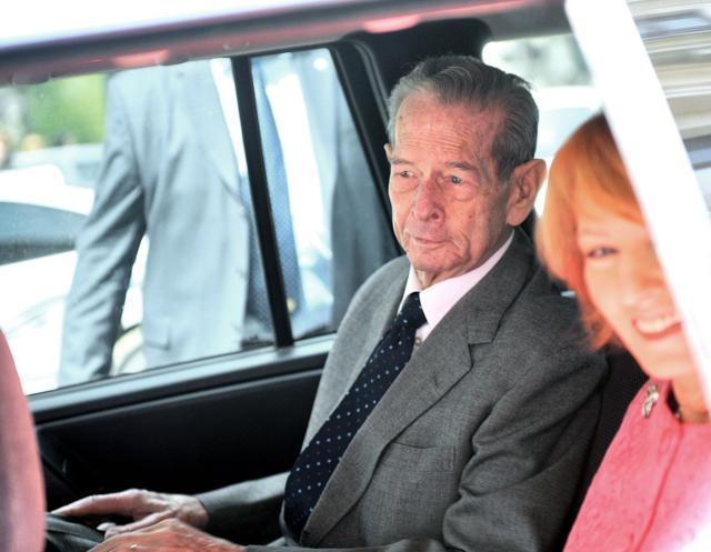 This file photo taken on May 10, 2011 shows Romania's former King Michael (C) and his daughter Princess Margarita (R) leaving the National History Museum after a book launching during the ceremonies marking King's Day in Bucharest. (AFP File Photo)