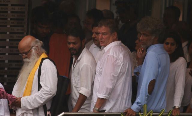Karan Kapoor during Shashi Kapoor funeral at Santacruz in Mumbai. (Pramod Thakur/HT PHOTO)