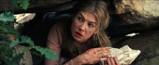 Rosamund Pike in a still from Hostiles.