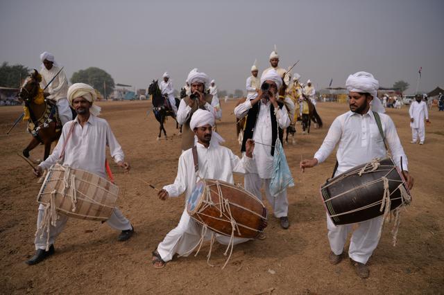 Traditional drummers performing at a tent-pegging competition during the festival at Kot Fateh Khan in Attock district of Pakistan’s Punjab province. (AAMIR QURESHI/AFP) Traditional drummers performing at a tent-pegging competition during the festival at Kot Fateh Khan in Attock district of Pakistan’s Punjab province. (AAMIR QURESHI/AFP)