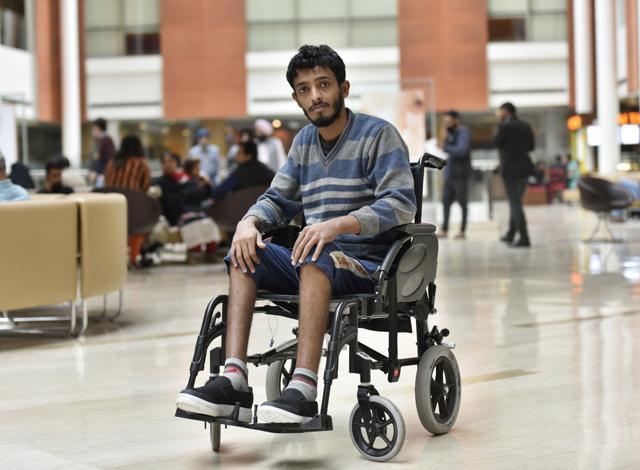 Yemeni soldier Shikh Khaled at a Fortis Hospital. (Sanjeev Verma/HT Photo) Yemeni soldier Shikh Khaled at a Fortis Hospital. (Sanjeev Verma/HT Photo)