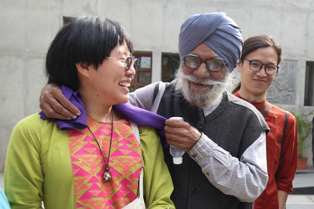 Though Narinder Singh has never been abroad, he is sought after by foreign tourists to guide them on places to see, eat and stay during their Chandigarh trip. (HT Photo)