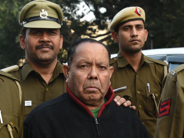Shiv Prasad Pandey, the chairman of the fake school board, in Delhi Police custody on Friday. (Sushil Kumar/HT Photo) Shiv Prasad Pandey, the chairman of the fake school board, in Delhi Police custody on Friday. (Sushil Kumar/HT Photo)