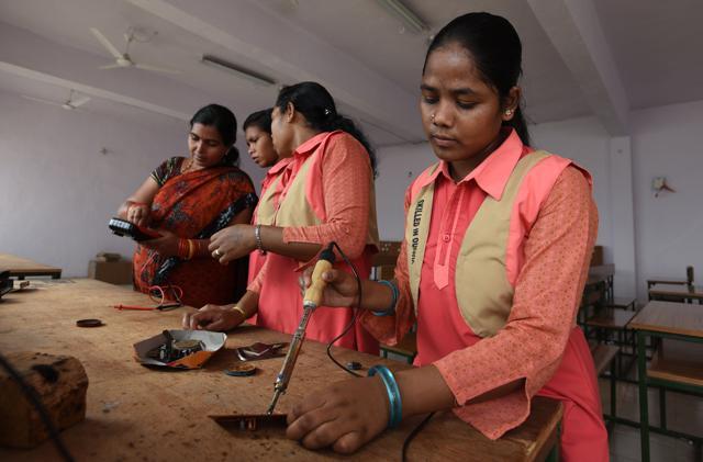 Subarna Jakesika (extreme right) at the workshop of the ITI College in Rayagada. Subarna’s teachers helped her to get admission in the college, keeping her family’s dreams for her alive. (Vipin Kumar/ HT Photo)
