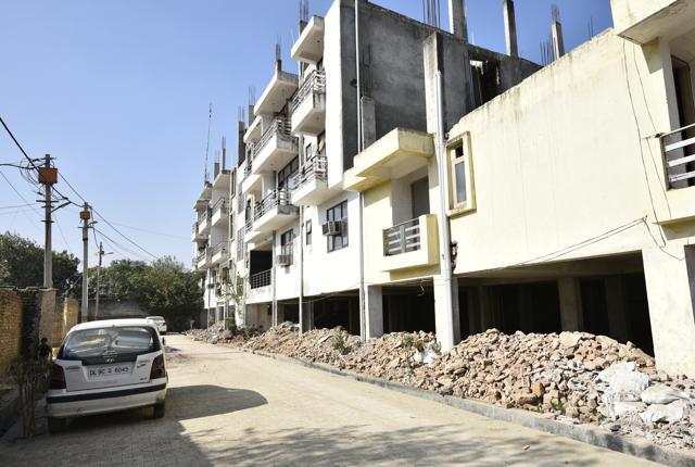 The SC monitoring panel said in its report that the colony is not even an unauthorised colony though it had filed an application in 2007. (Sanchit Khanna/HT Photo) The SC monitoring panel said in its report that the colony is not even an unauthorised colony though it had filed an application in 2007. (Sanchit Khanna/HT Photo)