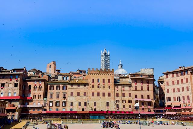 Siena is a good destination for easy walks along its cobblestoned streets. (Shutterstock) Siena is a good destination for easy walks along its cobblestoned streets. (Shutterstock)