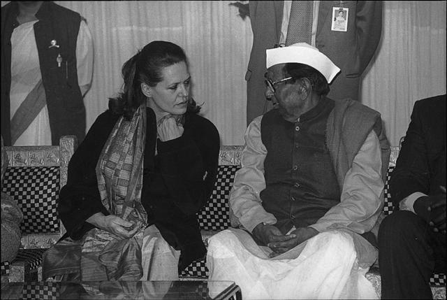 Sonia Gandhi at an Iftar party at the AICC headquarters in January 1998. (Prakash Singh/HT Archives) Sonia Gandhi at an Iftar party at the AICC headquarters in January 1998. (Prakash Singh/HT Archives)