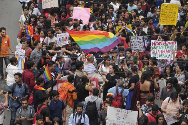 Members of the LGBT community walked from Deshapriya park to Park Circus in Kolkata on Sunday. (Samir Jana/HT PHOTO) Members of the LGBT community walked from Deshapriya park to Park Circus in Kolkata on Sunday. (Samir Jana/HT PHOTO)