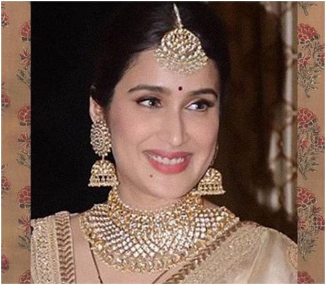 Anushka Sharma in pink or Sagarika Ghatge in gold: Who was a prettier ...