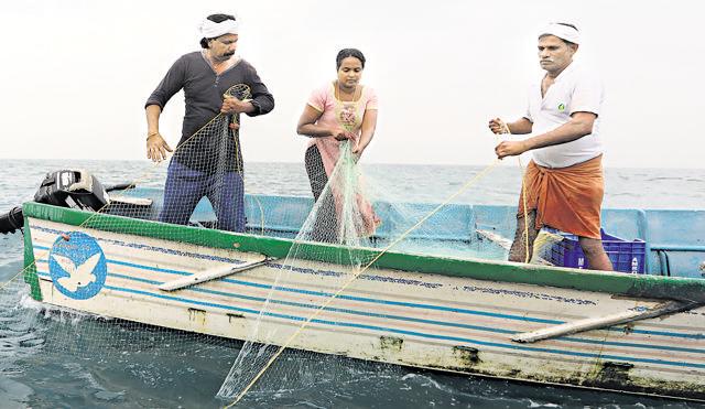 Rekha’s husband says she’s more proficient than he is at fishing, and understands the waters better. (Vivek H Nair/HT Photo) Rekha’s husband says she’s more proficient than he is at fishing, and understands the waters better. (Vivek H Nair/HT Photo)