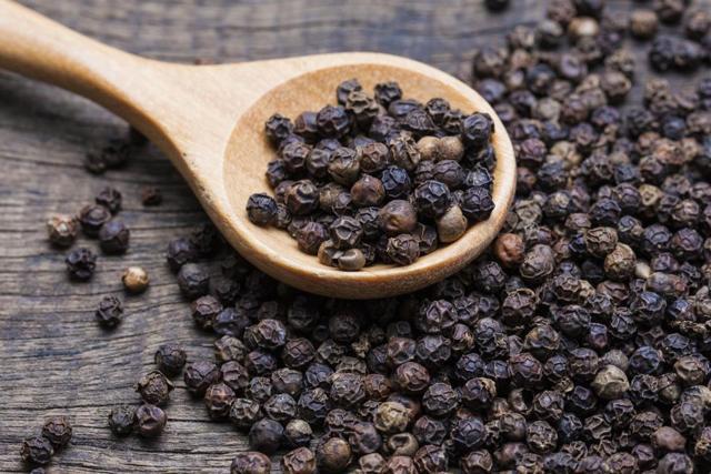 Black pepper contains various antioxidants that accelerate the body’s metabolism. (Shutterstock) Black pepper contains various antioxidants that accelerate the body’s metabolism. (Shutterstock)