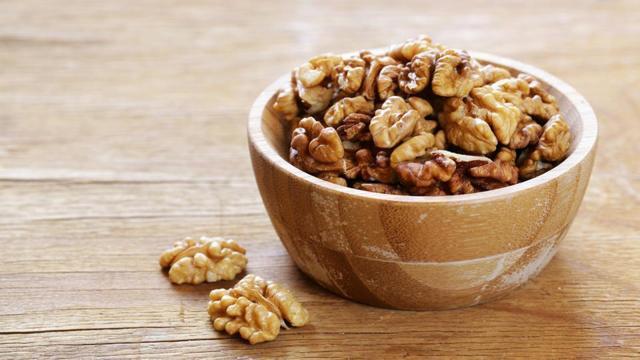 Walnuts play an important role in cleansing congestion from lungs, thereby eradicating respiratory problems. (Shutterstock)