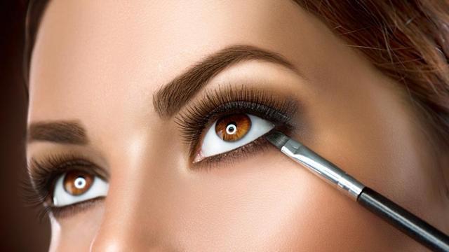 Dab a subtle shade of eye-shadow. Then, use the kohl to smudge the corner of the eye to give a smokey effect. (Shutterstock) Dab a subtle shade of eye-shadow. Then, use the kohl to smudge the corner of the eye to give a smokey effect. (Shutterstock)