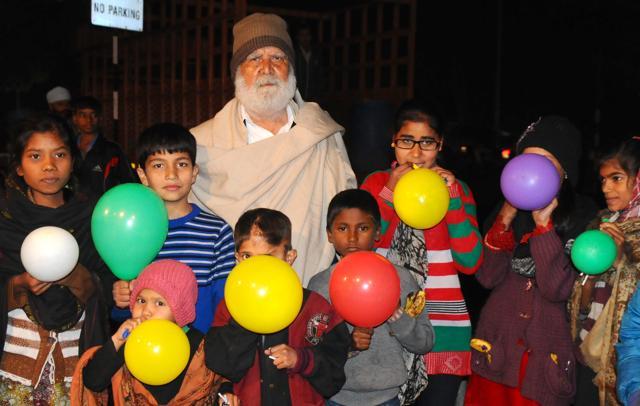 Now that baba is growing old and is fighting cancer, he only comes for a visit towards the end of the langar. That is when he distributes balloons, toffees and snacks to children. (Anil Dayal) Now that baba is growing old and is fighting cancer, he only comes for a visit towards the end of the langar. That is when he distributes balloons, toffees and snacks to children. (Anil Dayal)