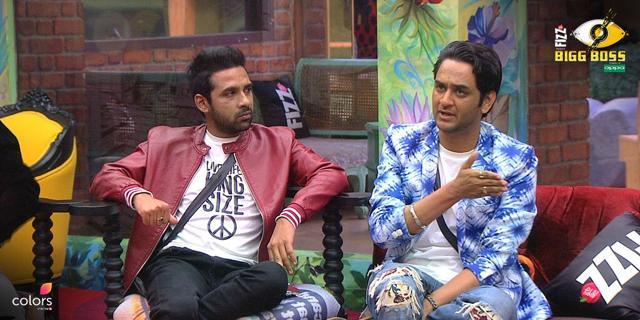 Vikas tries to explain his point of view to Salman. Vikas tries to explain his point of view to Salman.