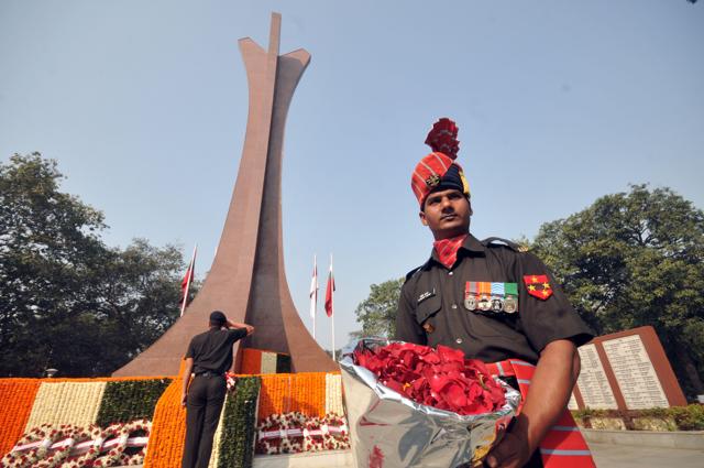 A solemn ceremony was held at the National War Memorial on Saturday as a token of remembrance for the brave sons of India who made the supreme sacrifice in the line of duty. (HT PHOTO) A solemn ceremony was held at the National War Memorial on Saturday as a token of remembrance for the brave sons of India who made the supreme sacrifice in the line of duty. (HT PHOTO)