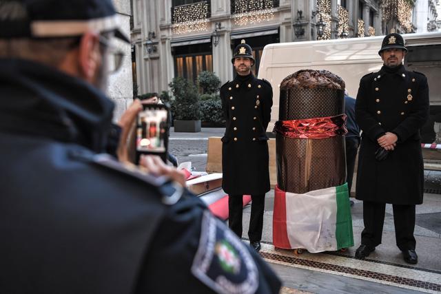 Policemen in high uniform pose next to a giant "Panettone" on December 17, 2017 in the Vittorio Emanuele II gallery in Milan. (AFP Photo) Policemen in high uniform pose next to a giant "Panettone" on December 17, 2017 in the Vittorio Emanuele II gallery in Milan. (AFP Photo)