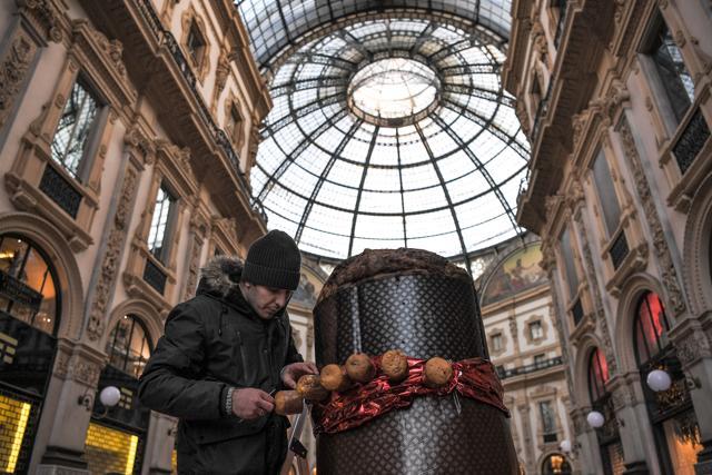 A baker decorates a giant "Panettone" on December 17, 2017 in the Vittorio Emanuele II gallery in Milan. (AFP) A baker decorates a giant "Panettone" on December 17, 2017 in the Vittorio Emanuele II gallery in Milan. (AFP)