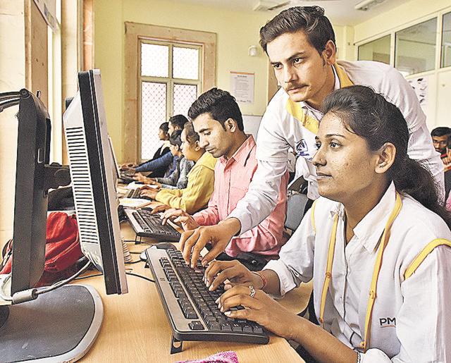 For 120 local youngsters, the New Usmanpur police station has been a training institute for the past three months. (Raj K Raj/HT PHOTO) For 120 local youngsters, the New Usmanpur police station has been a training institute for the past three months. (Raj K Raj/HT PHOTO)