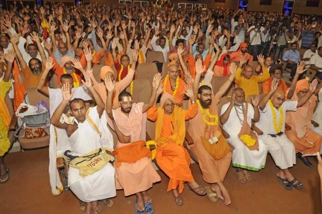 A section of the priests who attended a conference organised by Vishva Hindu Parishad in Kolkata in July 2017. (HT Photo) A section of the priests who attended a conference organised by Vishva Hindu Parishad in Kolkata in July 2017. (HT Photo)