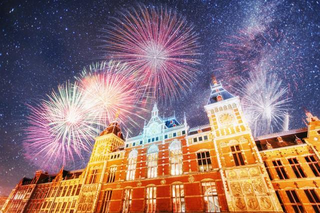 Celebrations in Amsterdam are held at squares such as Leidseplein, Dam Square, Rembrandtplein and Nieuwmarkt where street parties can last all-night. (Shutterstock) Celebrations in Amsterdam are held at squares such as Leidseplein, Dam Square, Rembrandtplein and Nieuwmarkt where street parties can last all-night. (Shutterstock)