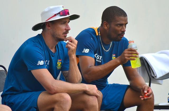 Vernon Philander (right) and Dale Steyn have been named on the South Africa Test squad for the one-off Test vs Zimbabwe starting on Boxing Day. (HT Photo)