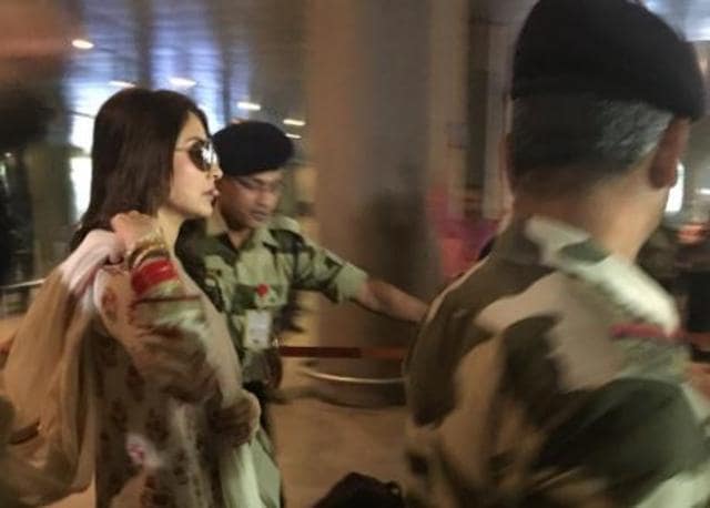 Anushka Sharma & Virat Kohli Post Wedding Airport Look : r